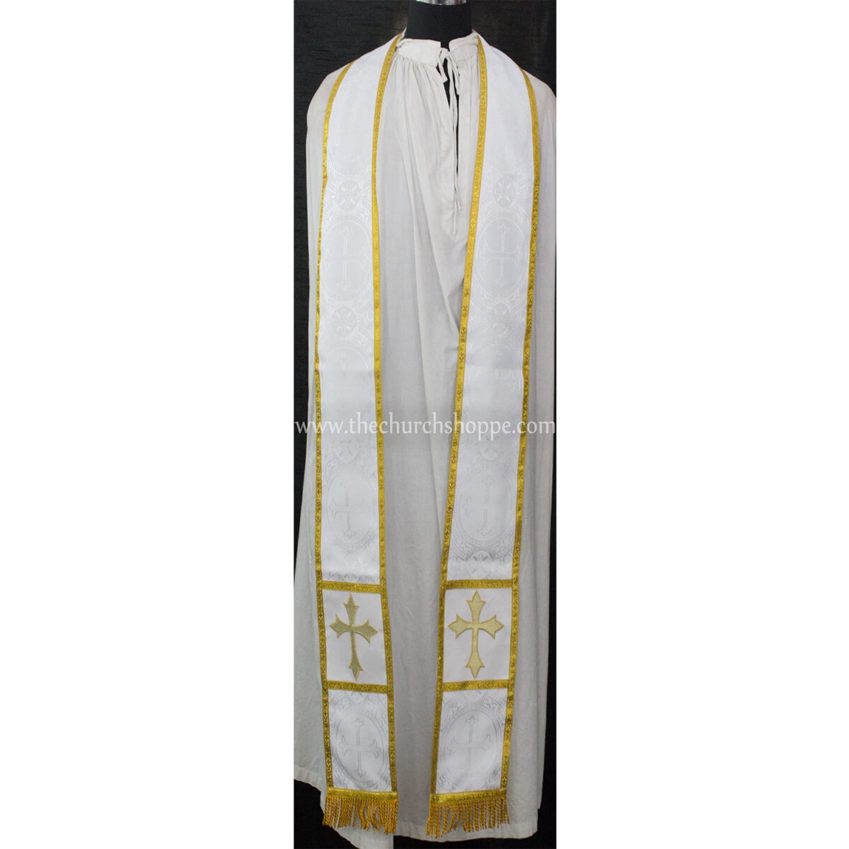 WHITE ROMAN COPE AND STOLE SET WITH AGNUS DEI EMBROIDERY - Image 3