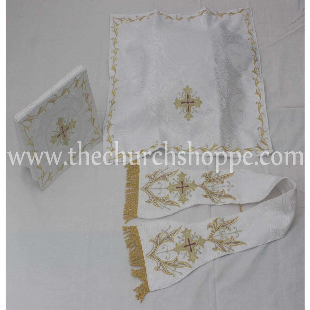 RED AND WHITE REVERSIBLE TRAVEL ROMAN FIDDLEBACK VESTMENT AND MASS SET WITH IHS EMBROIDERY - Image 9