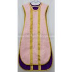 LIGHT ROSE AND PURPLE REVERSIBLE TRAVEL SPANISH FIDDLEBACK VESTMENT AND MASS SET - Image 4