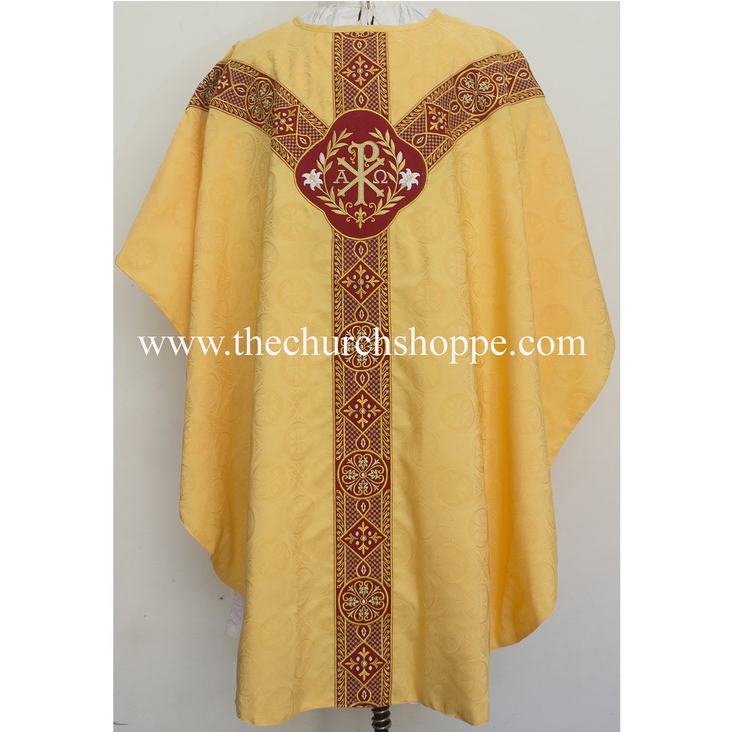 GVS_M7C_F28Y_IHS_SS YELLOW GOTHIC VESTMENT WITH IHS EMBROIDERY - Image 1